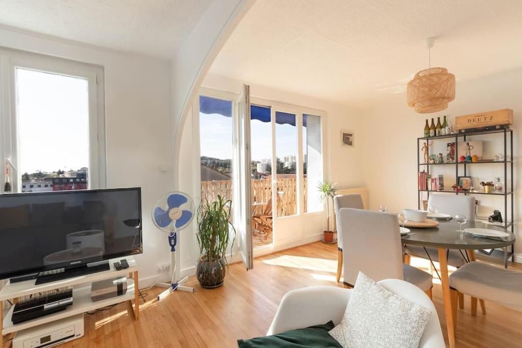 Cabana & Grand Appartement Cosy - Parking & Balcon Villefranche-sur-Saône Esterno foto